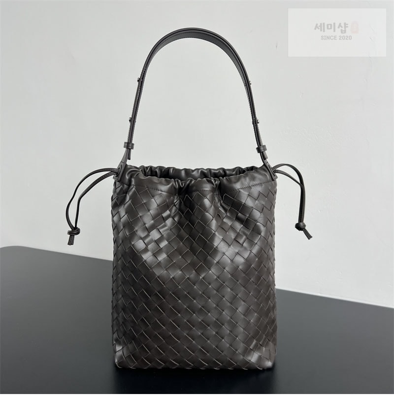 Bottega Veneta 보테가베네타 인트레치아토 비블리오테카 버킷 백 “ 3 COLOR ” 폰단트 Bag 26번 이미지