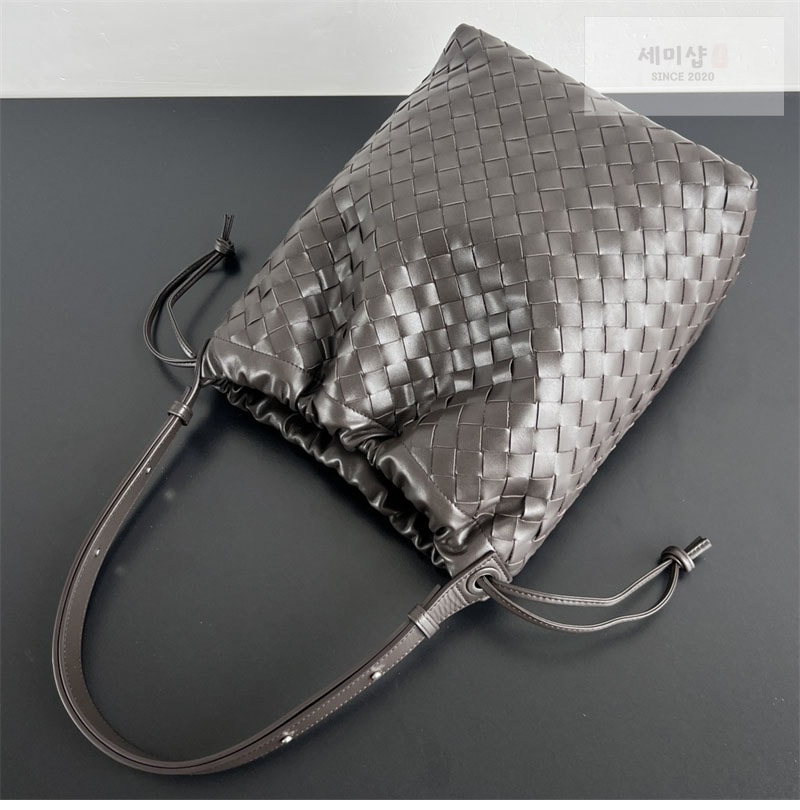 Bottega Veneta 보테가베네타 인트레치아토 비블리오테카 버킷 백 “ 3 COLOR ” 폰단트 Bag 22번 이미지