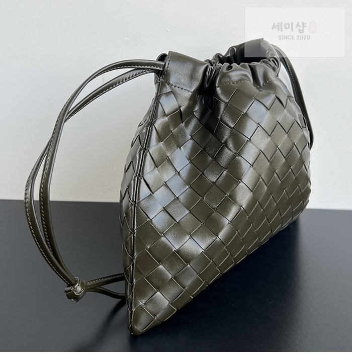 Bottega Veneta 보테가베네타 인트레치아토 숄더 더스트 백 미디엄 “ 7 COLOR ” 레플리카 13번 이미지 - Bag | 세미샵 레플리카 사이트