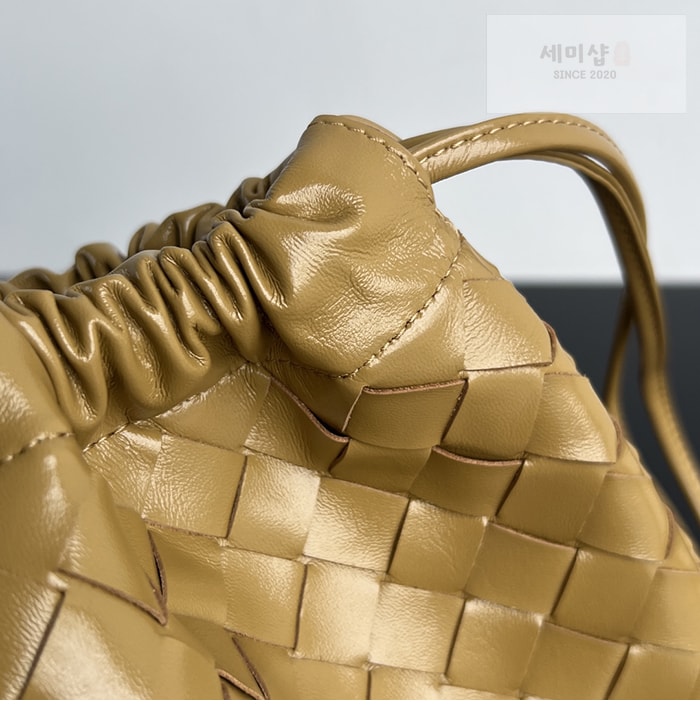 Bottega Veneta 보테가베네타 인트레치아토 숄더 더스트 백 미디엄 “ 7 COLOR ” 레플리카 15번 이미지 - Bag | 세미샵 레플리카 사이트