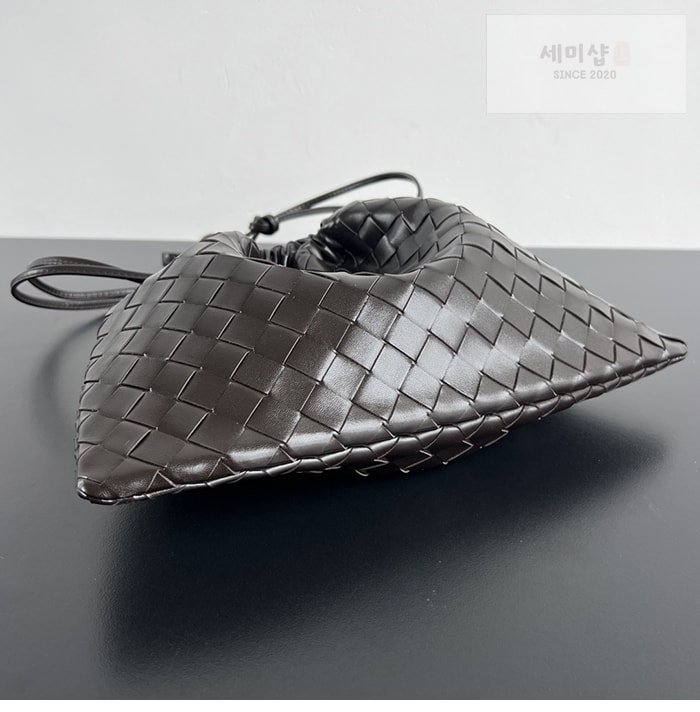 Bottega Veneta 보테가베네타 인트레치아토 숄더 더스트 백 미디엄 “ 7 COLOR ” 레플리카 23번 이미지 - Bag | 세미샵 레플리카 사이트