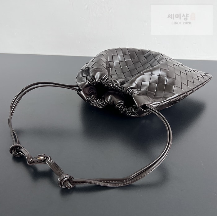 Bottega Veneta 보테가베네타 인트레치아토 숄더 더스트 백 미디엄 “ 7 COLOR ” 레플리카 28번 이미지 - Bag | 세미샵 레플리카 사이트