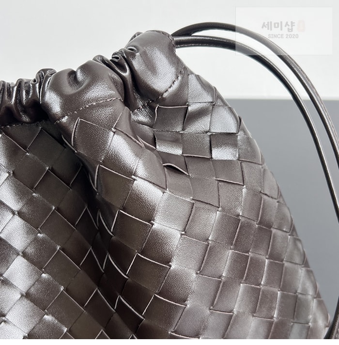 Bottega Veneta 보테가베네타 인트레치아토 숄더 더스트 백 미디엄 “ 7 COLOR ” 레플리카 24번 이미지 - Bag | 세미샵 레플리카 사이트