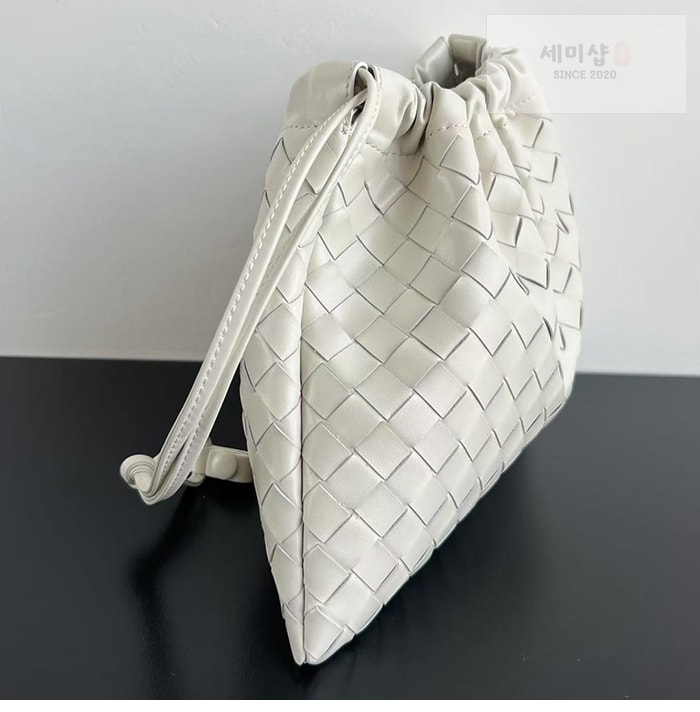 Bottega Veneta 보테가베네타 인트레치아토 숄더 더스트 백 미디엄 “ 7 COLOR ” 레플리카 26번 이미지 - Bag | 세미샵 레플리카 사이트