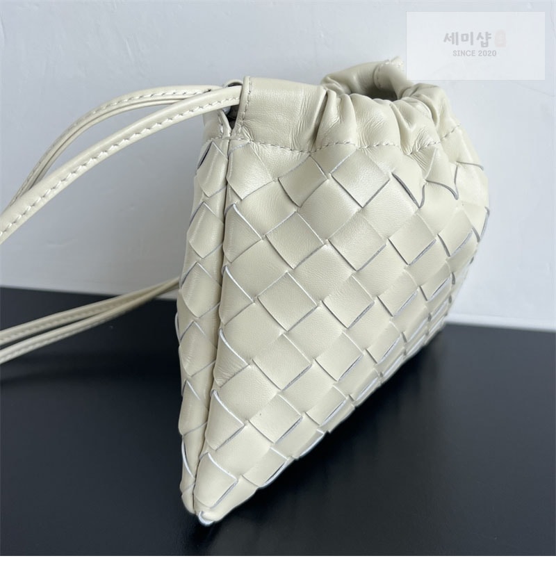 Bottega Veneta 보테가베네타 인트레치아토 숄더 더스트 백 스몰 “ 11 COLOR ” 연브라운 Bag 15번 이미지