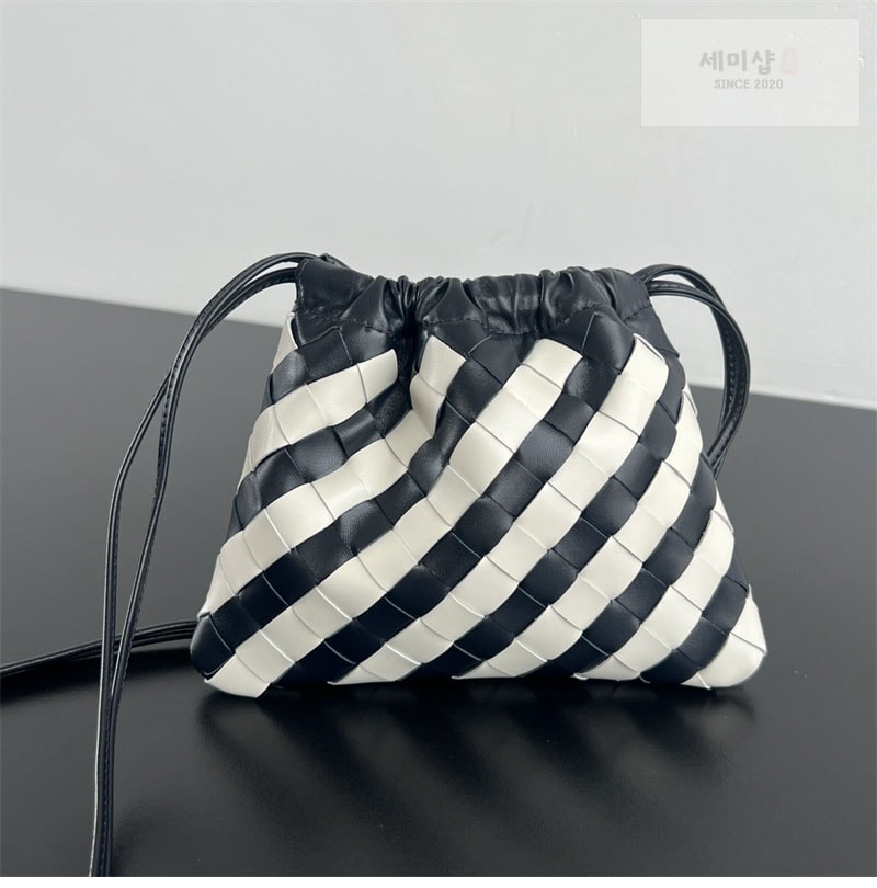 Bottega Veneta 보테가베네타 인트레치아토 숄더 더스트 백 스몰 “ 11 COLOR ” 연브라운 Bag 16번 이미지
