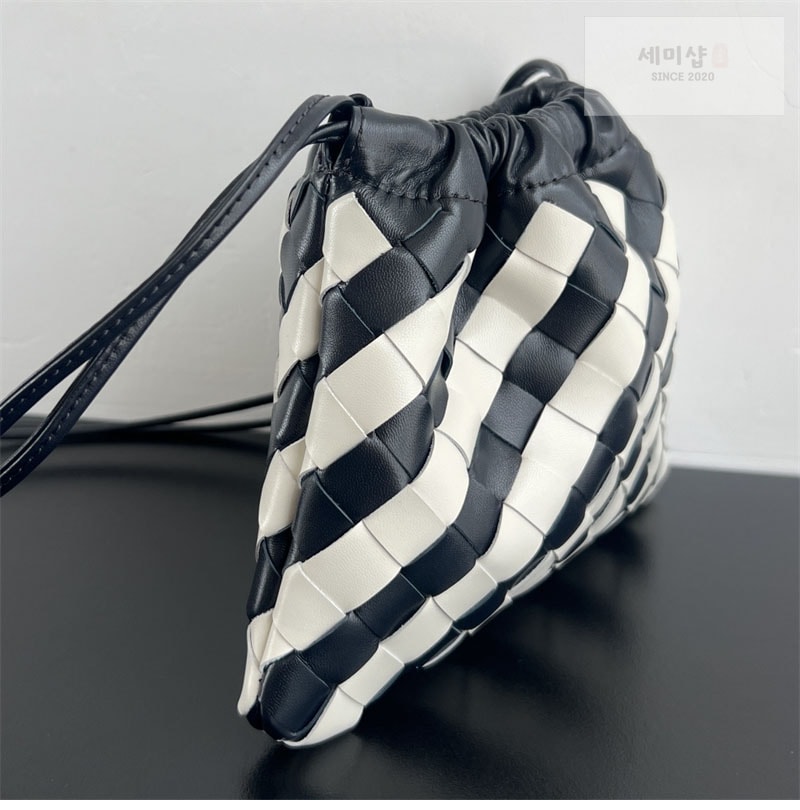 Bottega Veneta 보테가베네타 인트레치아토 숄더 더스트 백 스몰 “ 11 COLOR ” 연브라운 Bag 26번 이미지