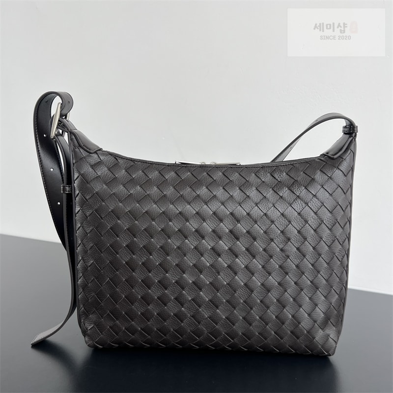 Bottega Veneta 보테가베네타 스몰 인트레치아토 트래블러 백 폰단트 Bag 5번 이미지