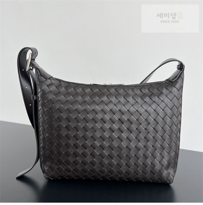 Bottega Veneta 보테가베네타 스몰 인트레치아토 트래블러 백 폰단트 Bag 1번 이미지