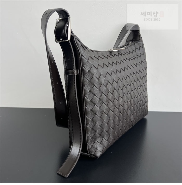 Bottega Veneta 보테가베네타 스몰 인트레치아토 트래블러 백 폰단트 Bag 2번 이미지