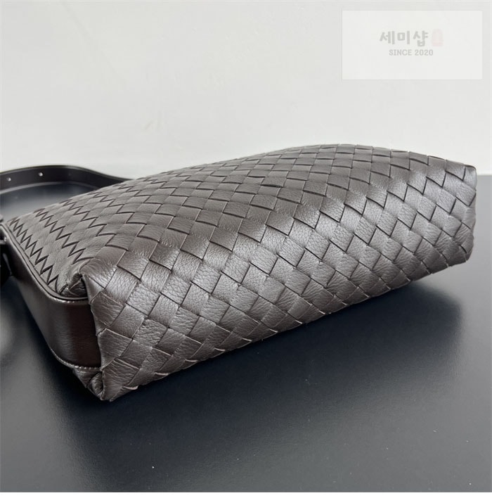 Bottega Veneta 보테가베네타 스몰 인트레치아토 트래블러 백 폰단트 Bag 6번 이미지