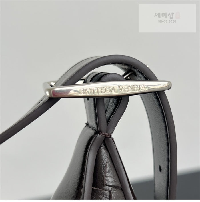 Bottega Veneta 보테가베네타 스몰 인트레치아토 트래블러 백 폰단트 Bag 10번 이미지