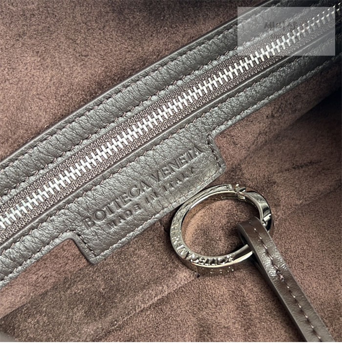 Bottega Veneta 보테가베네타 스몰 인트레치아토 트래블러 백 폰단트 Bag 4번 이미지