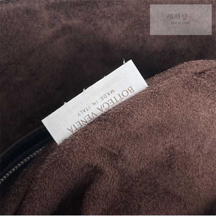 Bottega Veneta 보테가베네타 스몰 인트레치아토 트래블러 백 폰단트 Bag 8번 이미지