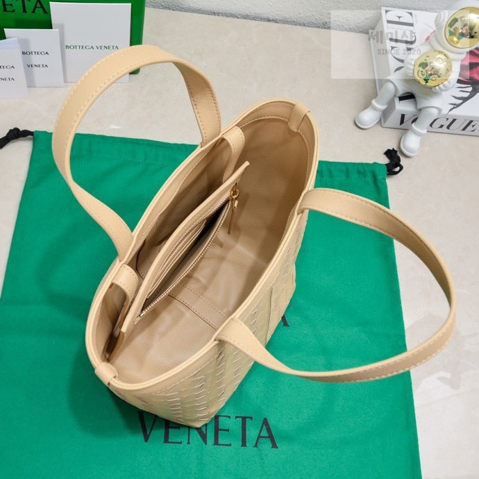 Bottega Veneta 보테가베네타 인트레치아토 스몰 플립 플랩 토트 백 “ 7 COLOR ” 오트밀 Bag 5번 이미지