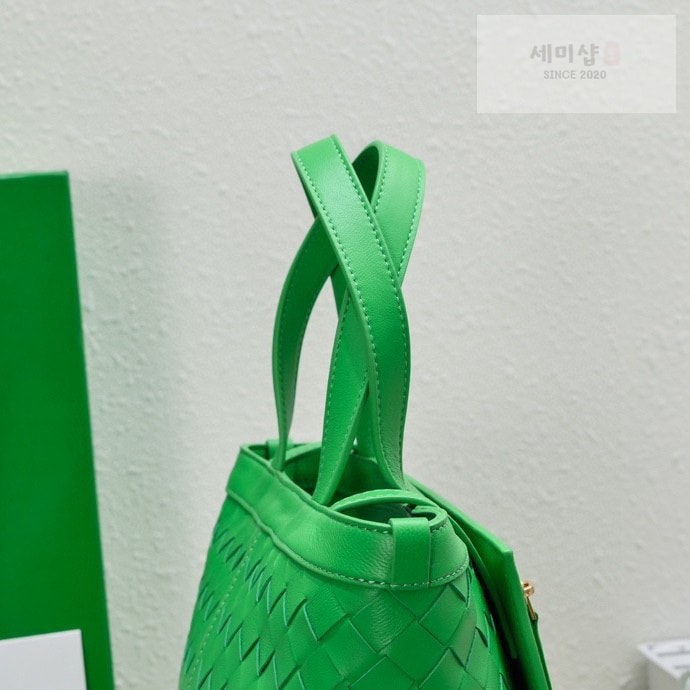 Bottega Veneta 보테가베네타 인트레치아토 스몰 플립 플랩 토트 백 “ 7 COLOR ” 오트밀 Bag 2번 이미지