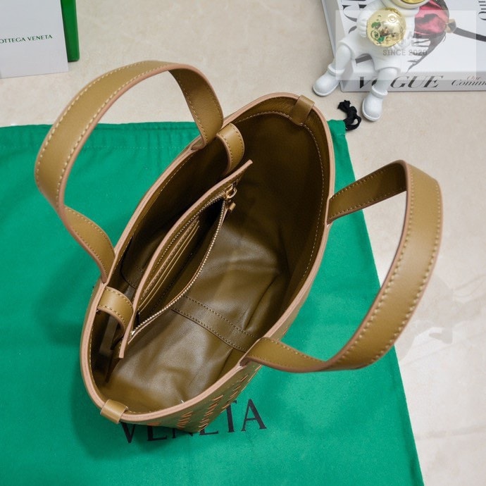 Bottega Veneta 보테가베네타 인트레치아토 스몰 플립 플랩 토트 백 “ 7 COLOR ” 오트밀 Bag 28번 이미지