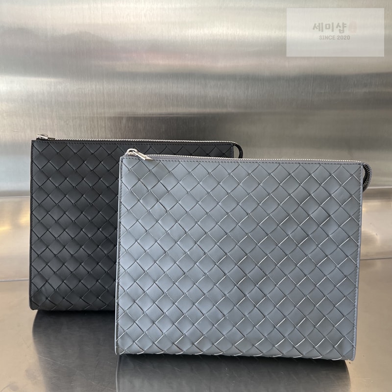 Bottega Veneta 보테가베네타 인트레치아토 스탠딩 파우치 클러치백 “ 2 COLOR ” 그레이 Bag 12번 이미지
