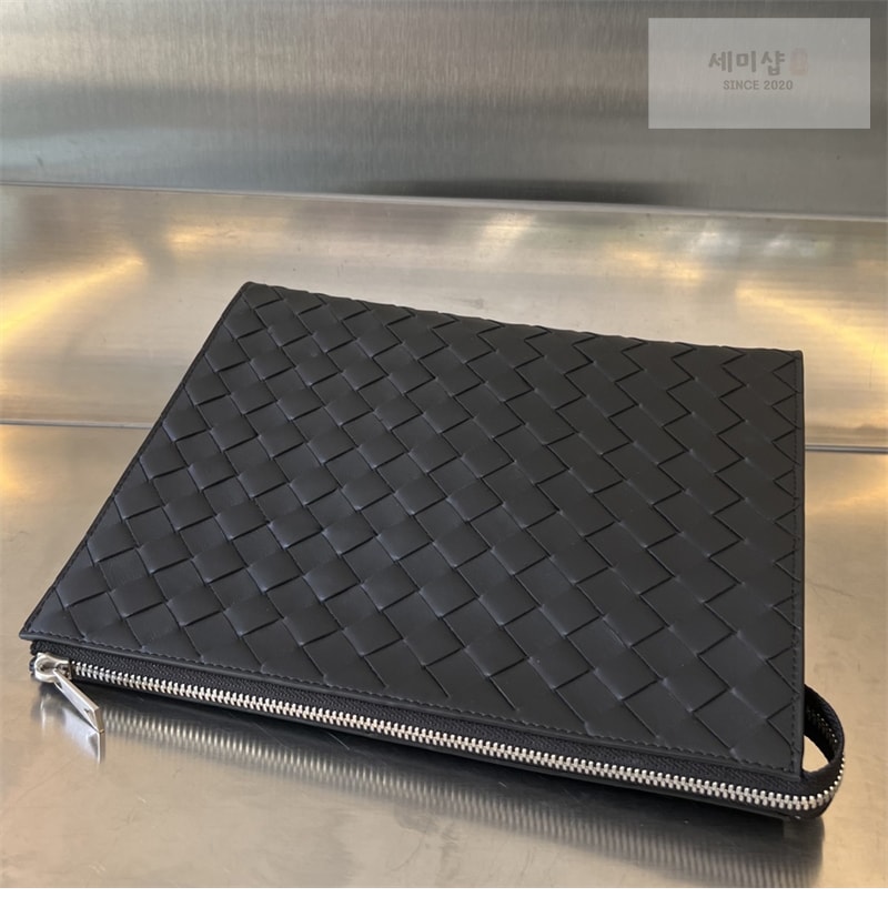 Bottega Veneta 보테가베네타 인트레치아토 스탠딩 파우치 클러치백 “ 2 COLOR ” 그레이 Bag 7번 이미지