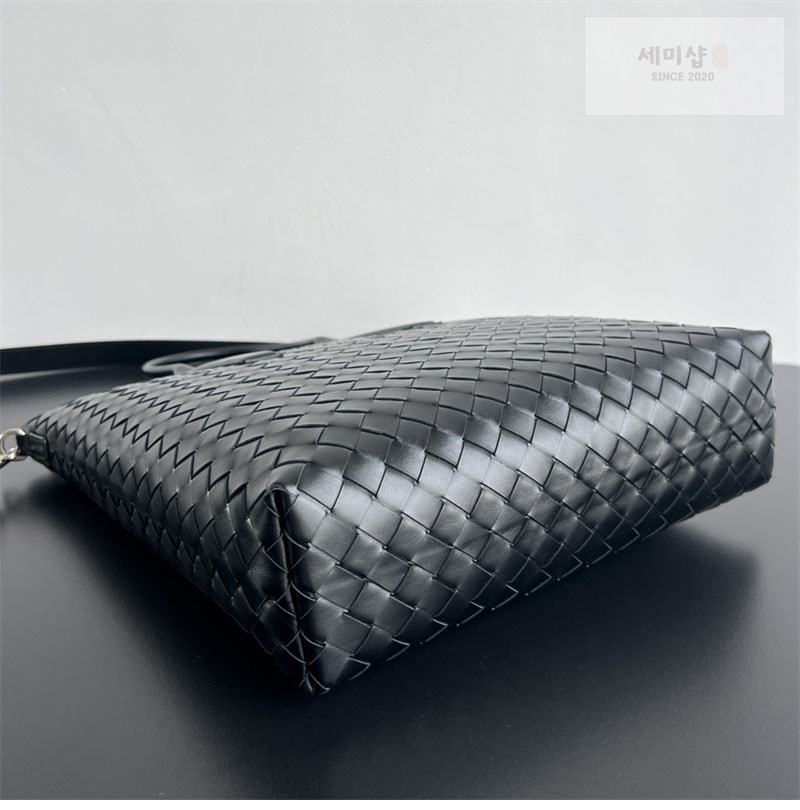 Bottega Veneta 보테가베네타 인트레치아토 지퍼 노스 사우스 토트 백 “ 2 COLOR ” 블랙 Bag 14번 이미지