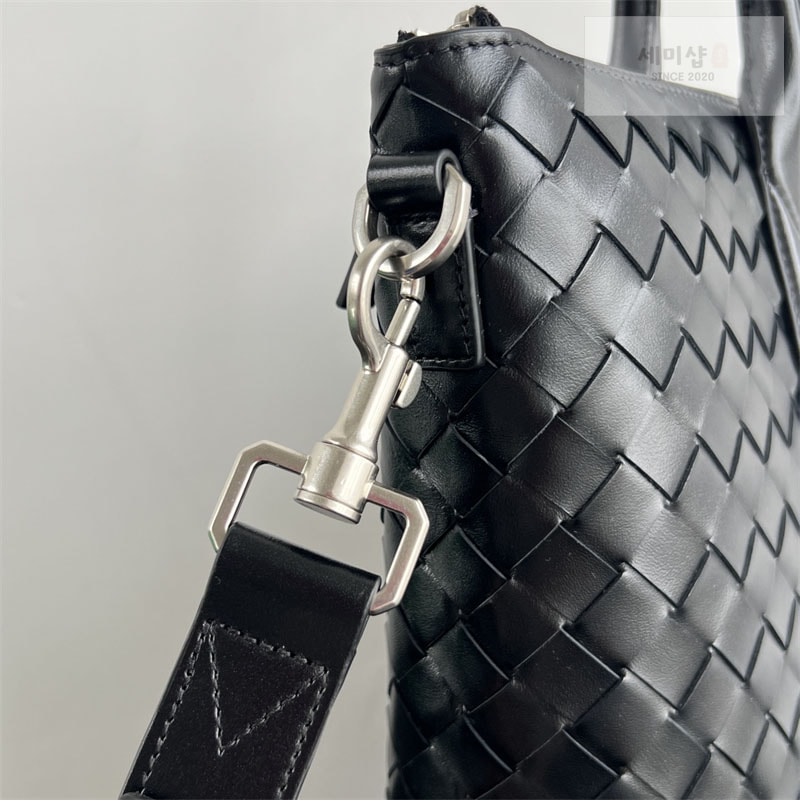Bottega Veneta 보테가베네타 인트레치아토 지퍼 노스 사우스 토트 백 “ 2 COLOR ” 블랙 Bag 20번 이미지