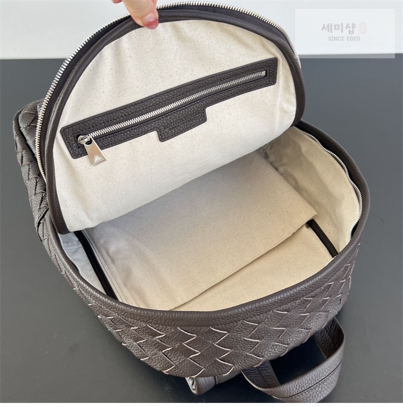 Bottega Veneta 보테가베네타 인트레치아토 지퍼 백팩 “ 2 COLOR ” 다크 브라운 Bag 21번 이미지