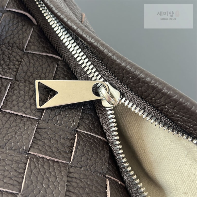 Bottega Veneta 보테가베네타 인트레치아토 지퍼 백팩 “ 2 COLOR ” 다크 브라운 Bag 25번 이미지