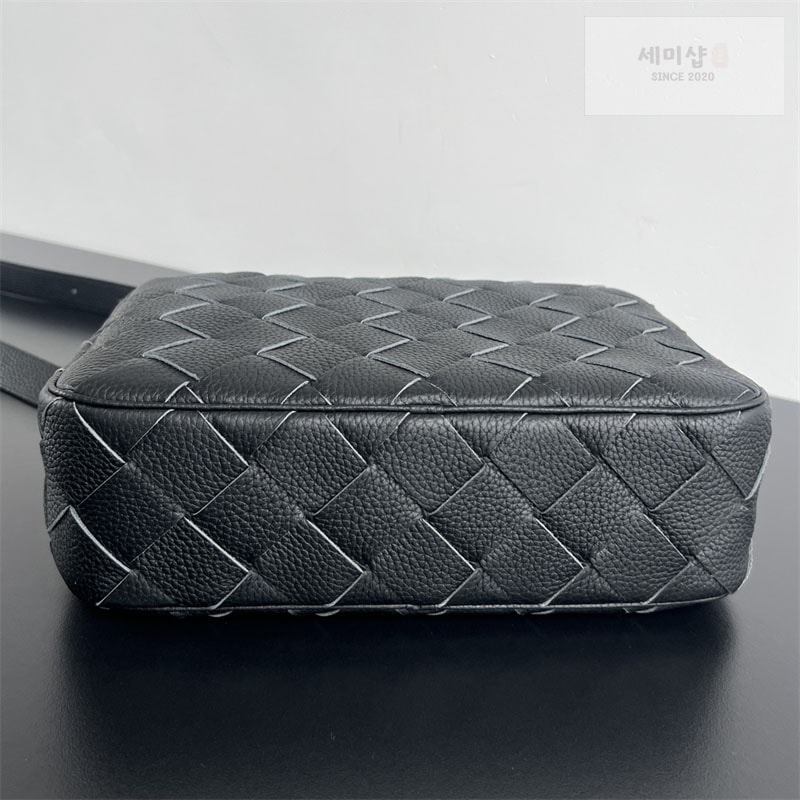 보테가베네타 보테가베네타 인트레치아토 카메라백 “ 3 COLOR ” 블랙 Bag 4번 이미지