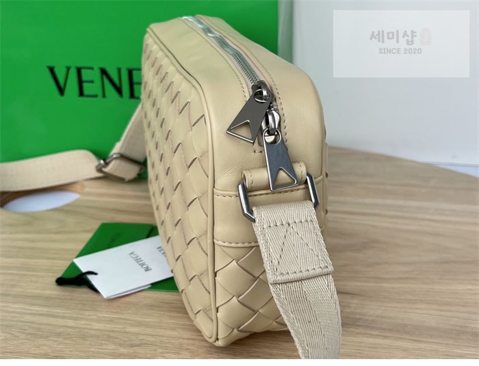 Bottega Veneta 보테가베네타 인트레치아토 카메라 크로스백 “ 7 COLOR ” 풀색 Bag 25번 이미지