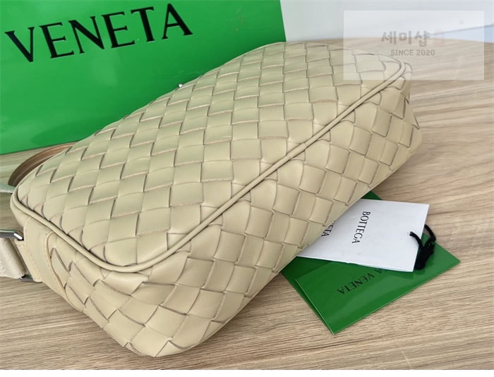 Bottega Veneta 보테가베네타 인트레치아토 카메라 크로스백 “ 7 COLOR ” 풀색 Bag 18번 이미지