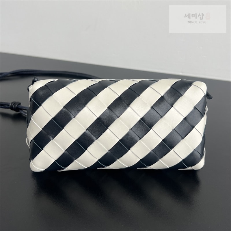 Bottega Veneta 보테가베네타 인트레치아토 콘서트 파우치 스페이스 초크 Bag 4번 이미지