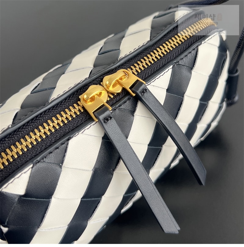 Bottega Veneta 보테가베네타 인트레치아토 콘서트 파우치 스페이스 초크 Bag 5번 이미지