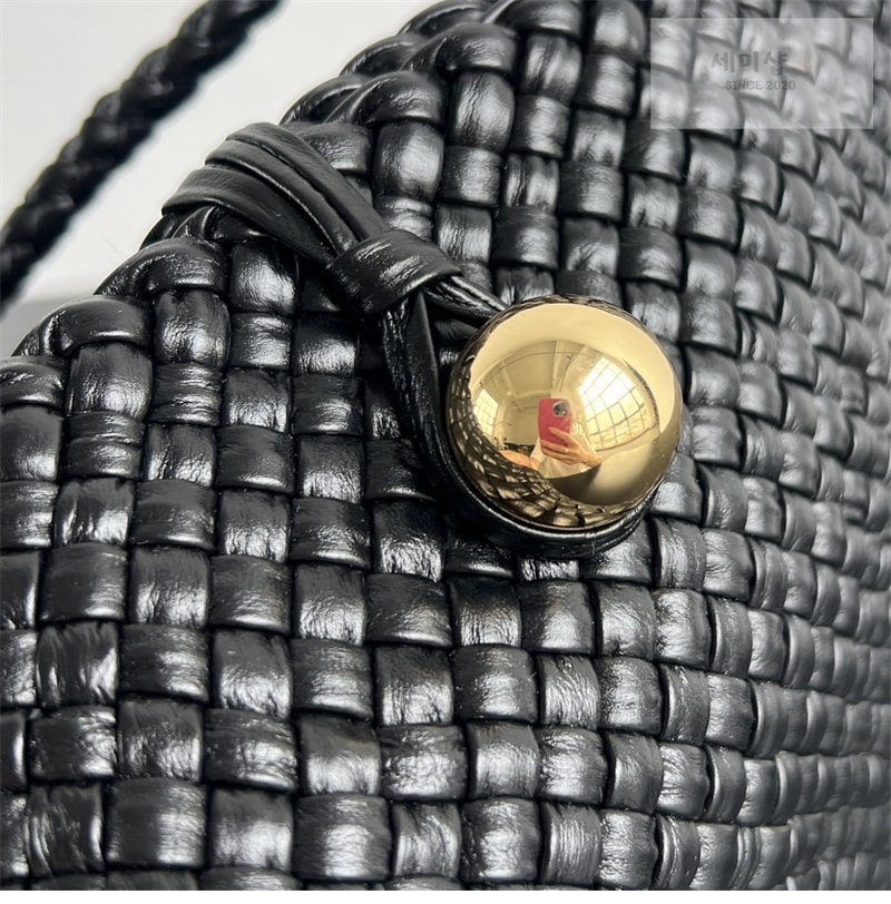 Bottega Veneta 보테가베네타 인트레치아토 토스카 크로스백 “ 2 COLOR ” 폰단트 Bag 9번 이미지