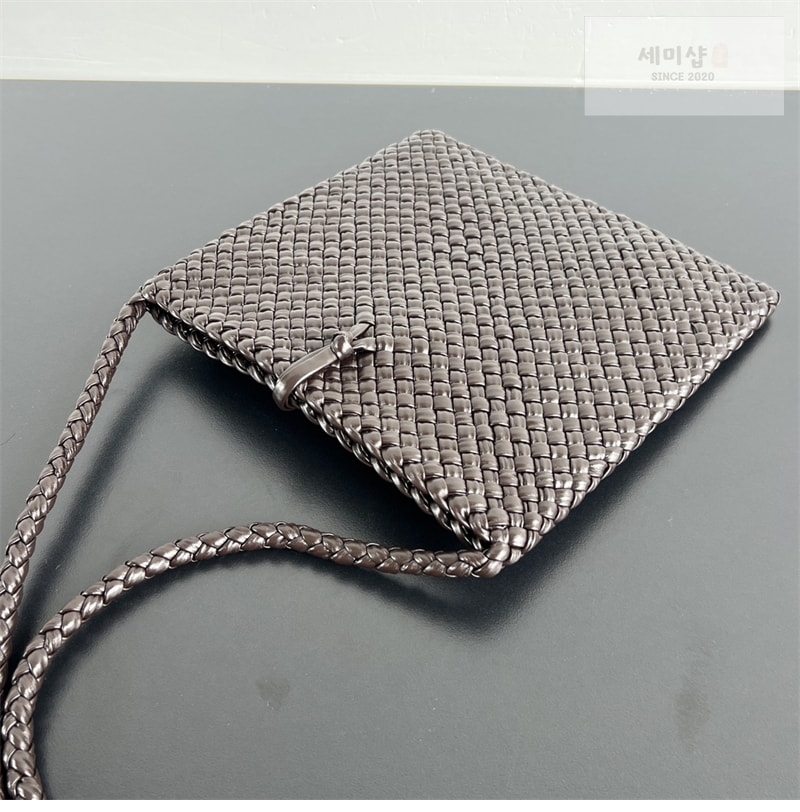 Bottega Veneta 보테가베네타 인트레치아토 토스카 크로스백 “ 2 COLOR ” 폰단트 Bag 19번 이미지