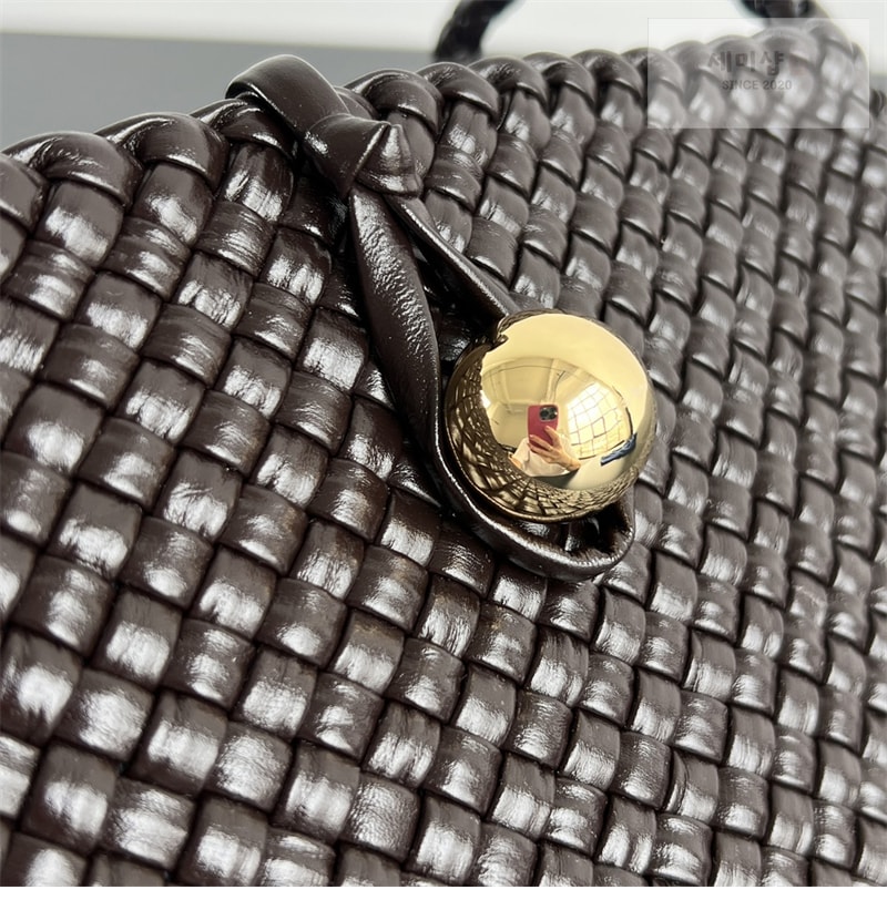 Bottega Veneta 보테가베네타 인트레치아토 토스카 크로스백 “ 2 COLOR ” 폰단트 Bag 17번 이미지