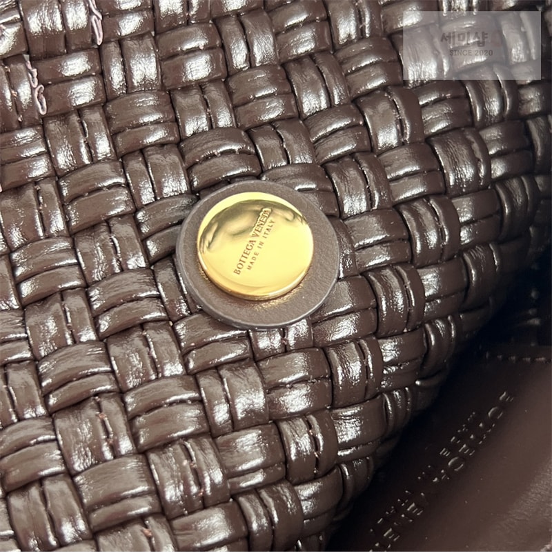 Bottega Veneta 보테가베네타 인트레치아토 토스카 크로스백 “ 2 COLOR ” 폰단트 Bag 1번 이미지