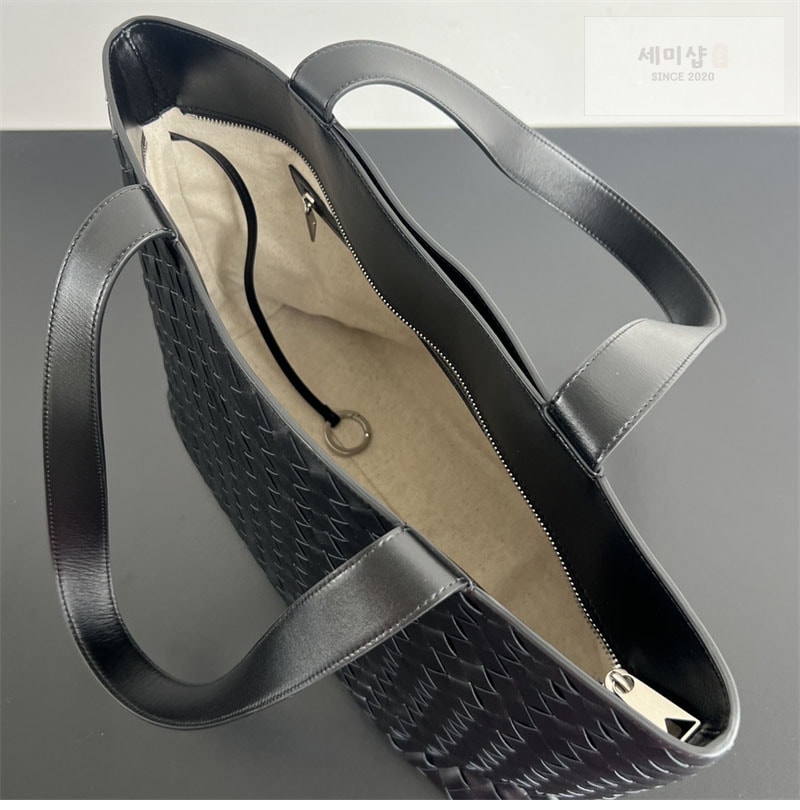 Bottega Veneta 보테가베네타 인트레치아토 토트백 “ 2 COLOR ” 블랙 Bag 17번 이미지