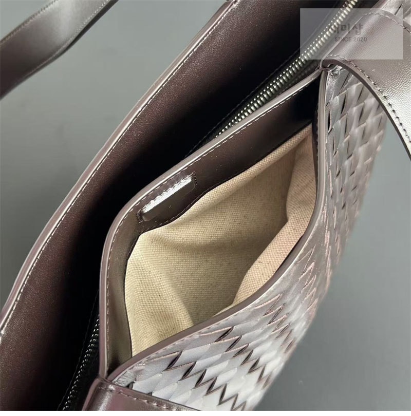 Bottega Veneta 보테가베네타 인트레치아토 토트백 “ 2 COLOR ” 블랙 Bag 6번 이미지