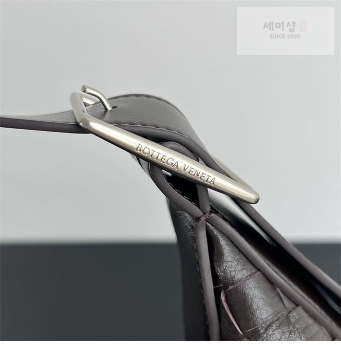 Bottega Veneta 보테가베네타 라지 인트레치아토 트래블러 백 폰단트 Bag 9번 이미지