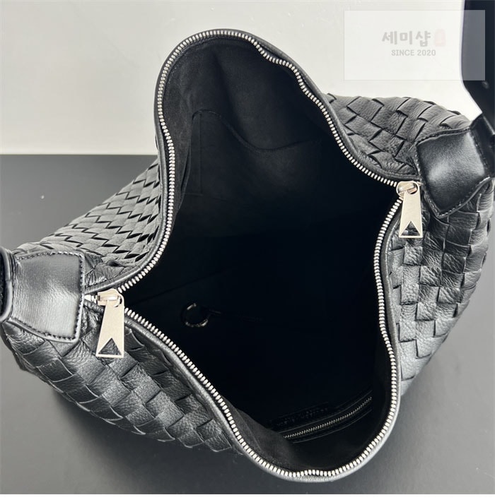 Bottega Veneta 보테가베네타 미디움 인트레치아토 트래블러 호보 숄더백 블랙 Bag 10번 이미지