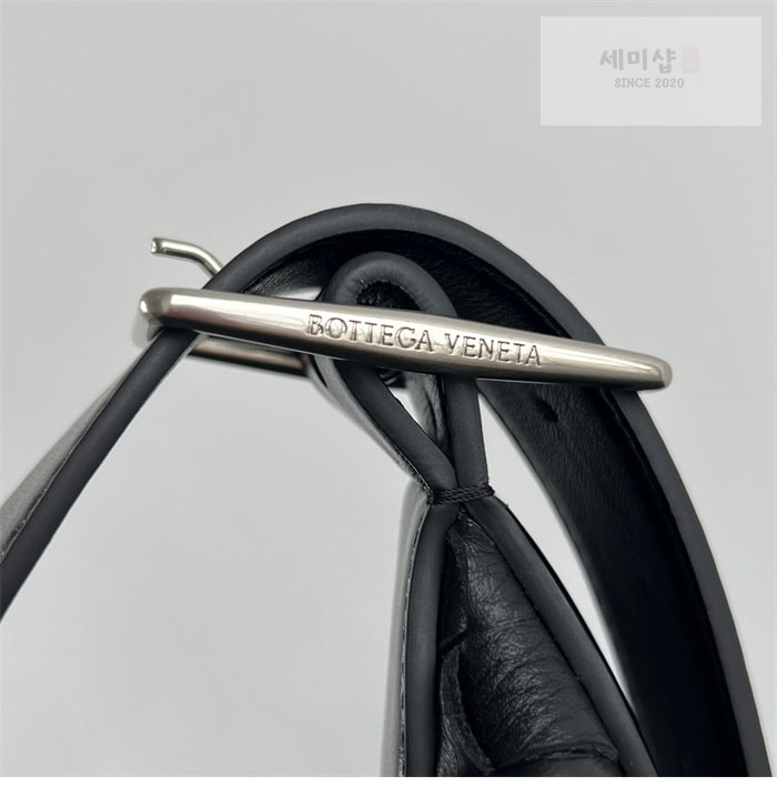 Bottega Veneta 보테가베네타 미디움 인트레치아토 트래블러 호보 숄더백 블랙 Bag 7번 이미지