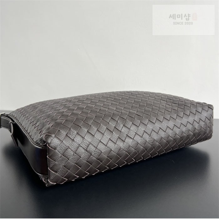 Bottega Veneta 보테가베네타 미디움 인트레치아토 트래블러 호보 숄더백 폰단트 Bag 3번 이미지