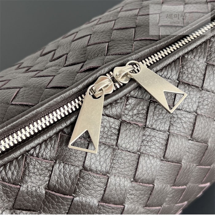 Bottega Veneta 보테가베네타 미디움 인트레치아토 트래블러 호보 숄더백 폰단트 Bag 10번 이미지