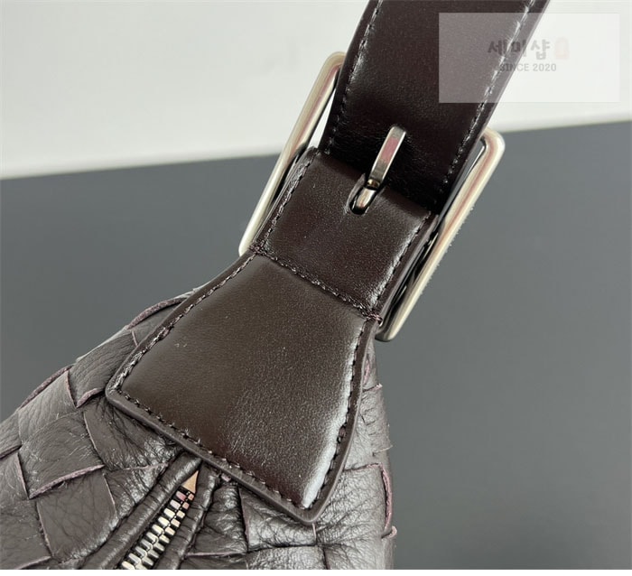 Bottega Veneta 보테가베네타 미디움 인트레치아토 트래블러 호보 숄더백 폰단트 Bag 8번 이미지