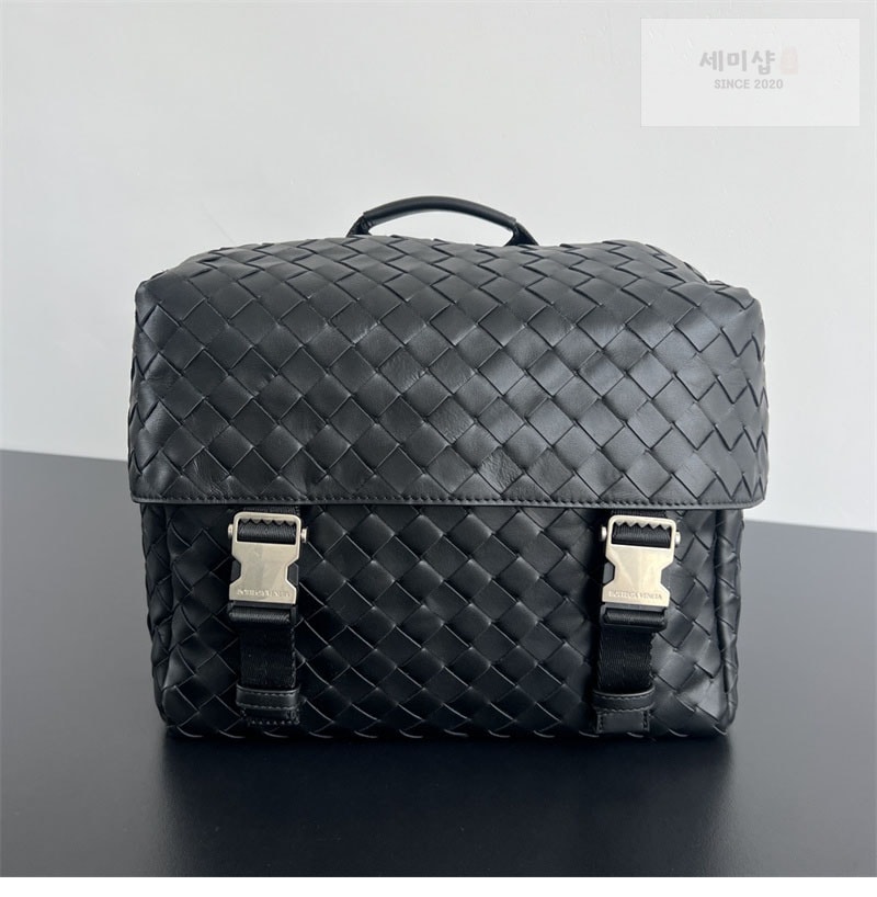 Bottega Veneta 보테가베네타 인트레치아토 포스티노 백 “ 2 COLOR ” 블랙 Bag 12번 이미지