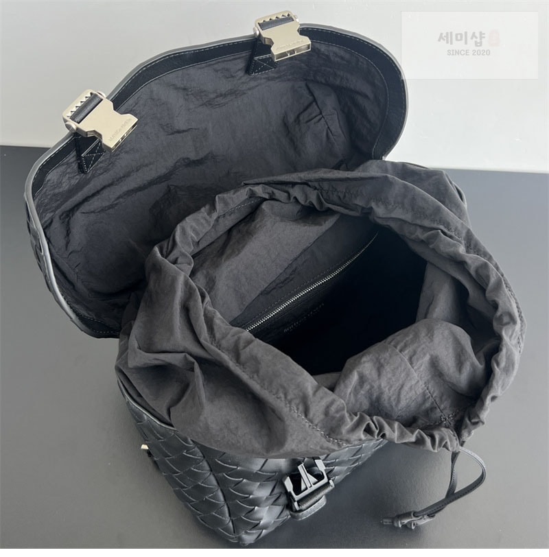 Bottega Veneta 보테가베네타 인트레치아토 포스티노 백 “ 2 COLOR ” 블랙 Bag 6번 이미지