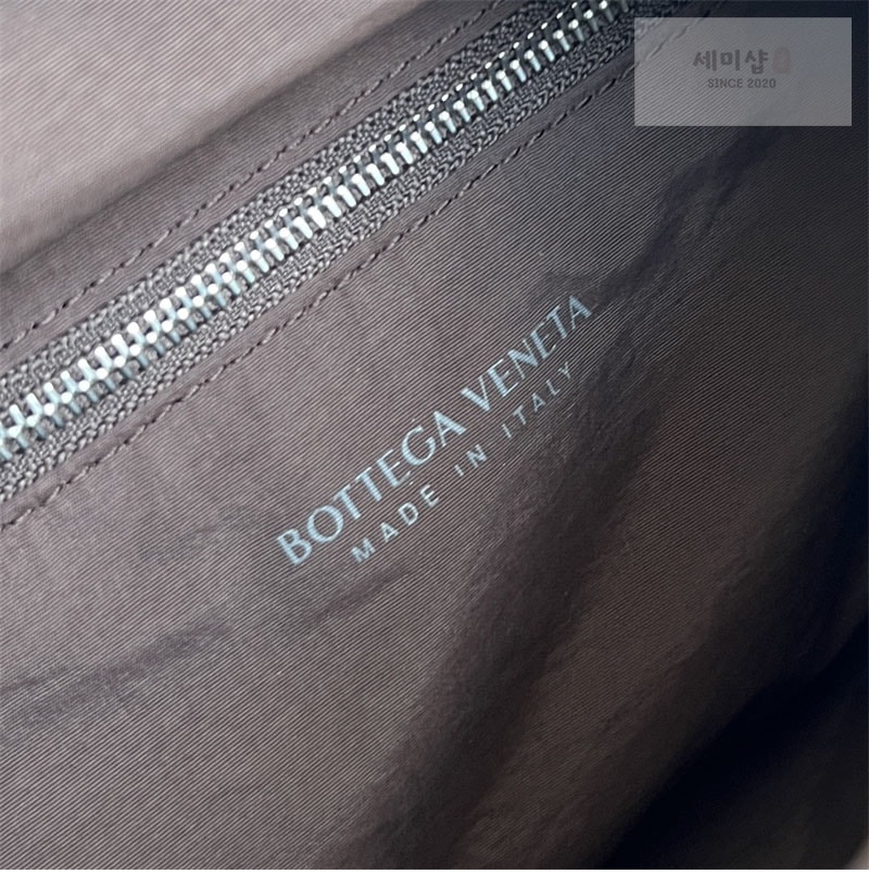 Bottega Veneta 보테가베네타 인트레치아토 포스티노 백 “ 2 COLOR ” 블랙 Bag 10번 이미지