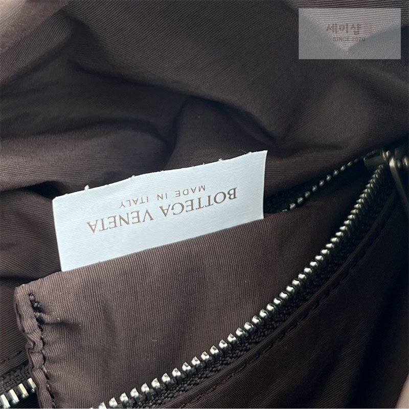 Bottega Veneta 보테가베네타 인트레치아토 포스티노 백 “ 2 COLOR ” 블랙 Bag 21번 이미지