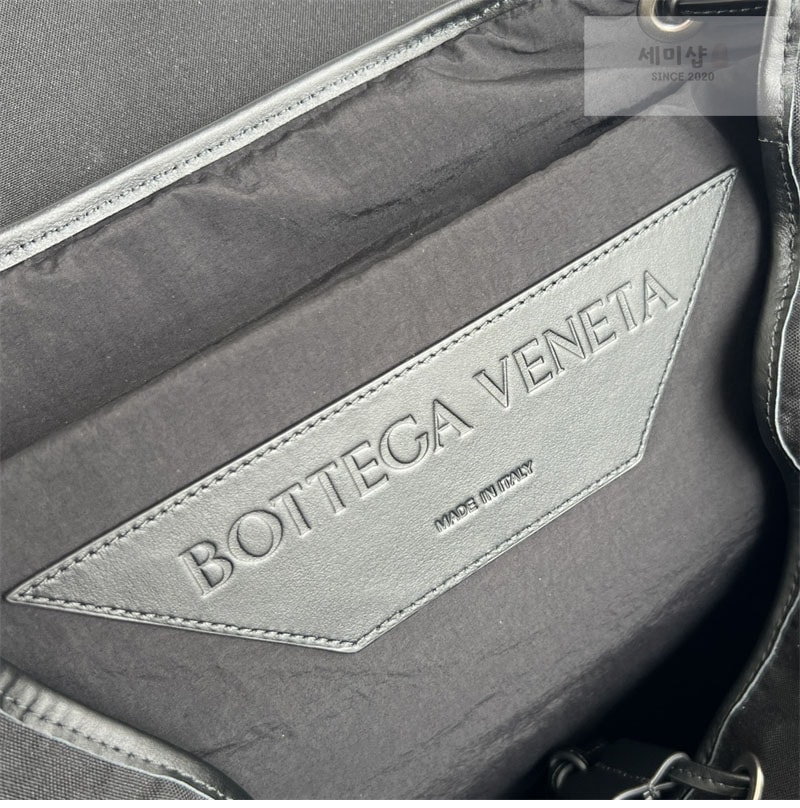 보테가베네타 보테가베네타 크로스로드 멀티포켓 백팩 블랙 Bag 17번 이미지