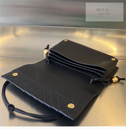 Bottega Veneta 보테가베네타 트리오 파우치 온 스트랩 “ 3COLOR ” 블랙 Bag 14번 이미지